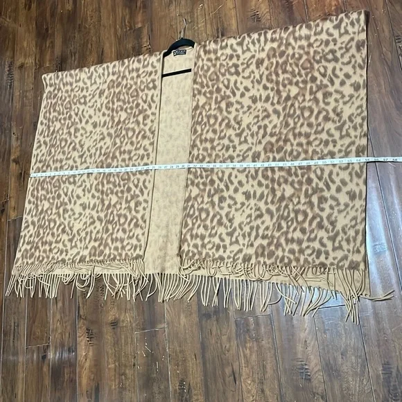 Amicale Pure Lambs Wool Leopard Animal Print Shawl Poncho Fringe - Picture 7 of 7